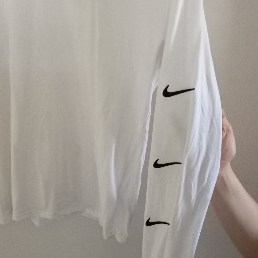 COPY - Nike Long sleeve tee - Picture 2 of 2